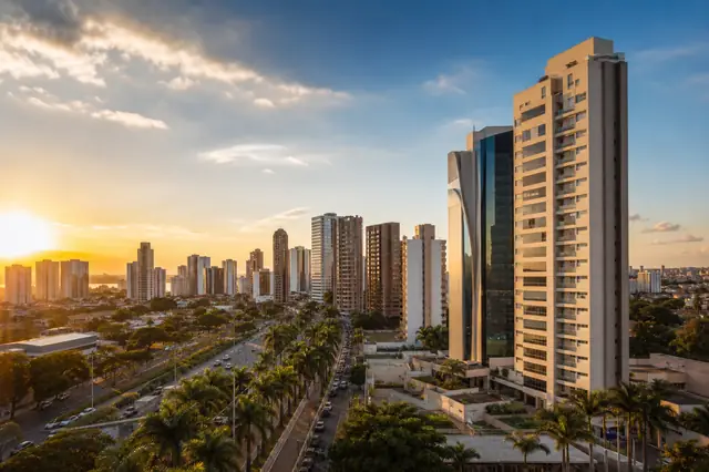 Foto da skyline de Goiânia ao entardecer — capa do artigo sobre DDD 62 em Goiás